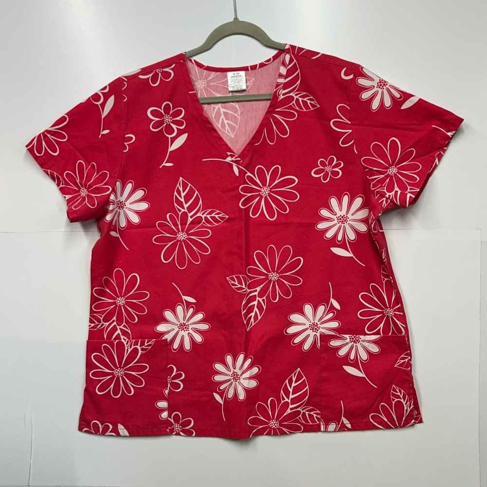 Cherry Vanilla Floral Scrub Top XL Red‎ White Daisy V-Neck Divine